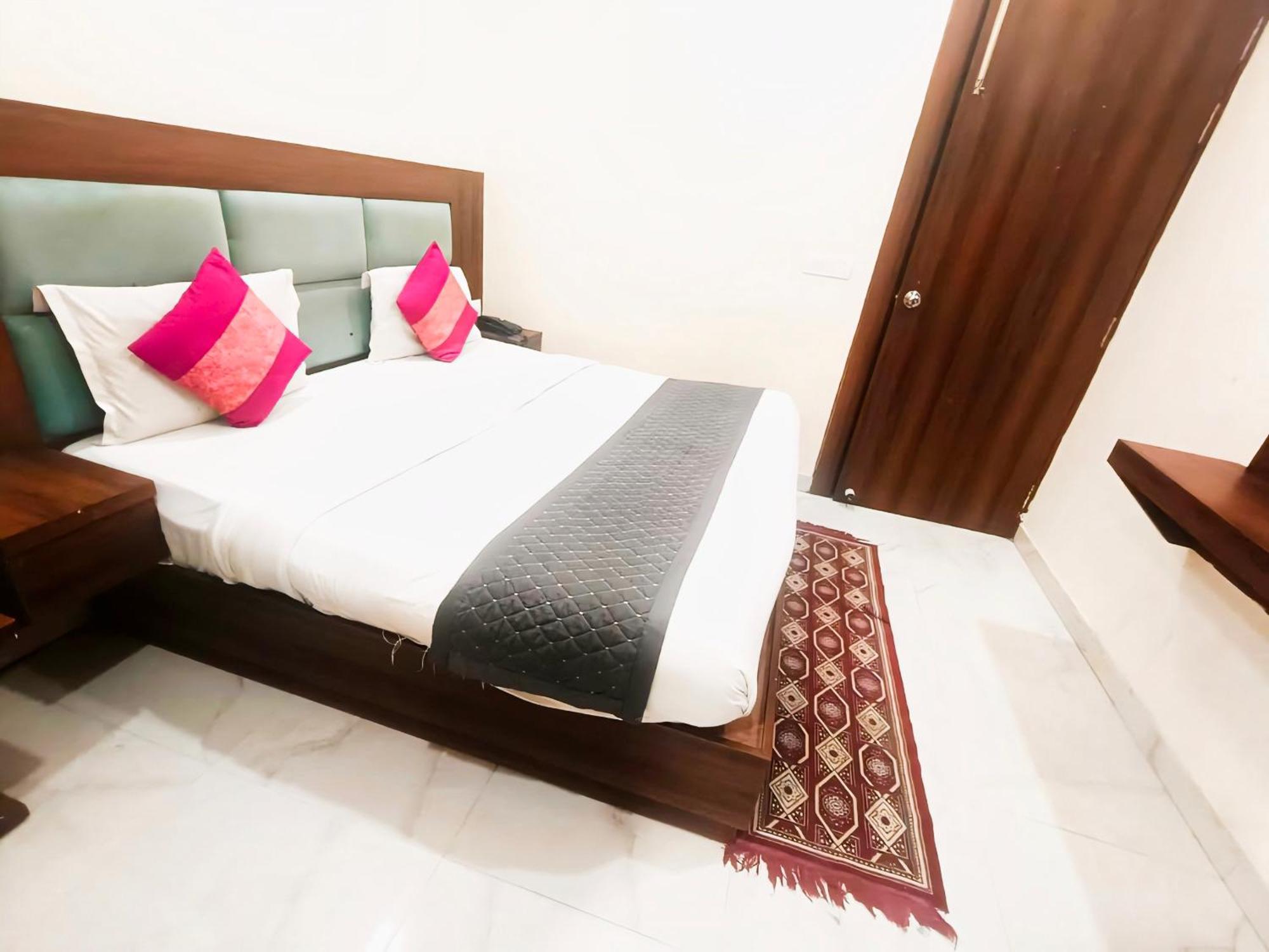 Glace Stay Inn Near Igi Airport Nueva Delhi Exterior foto