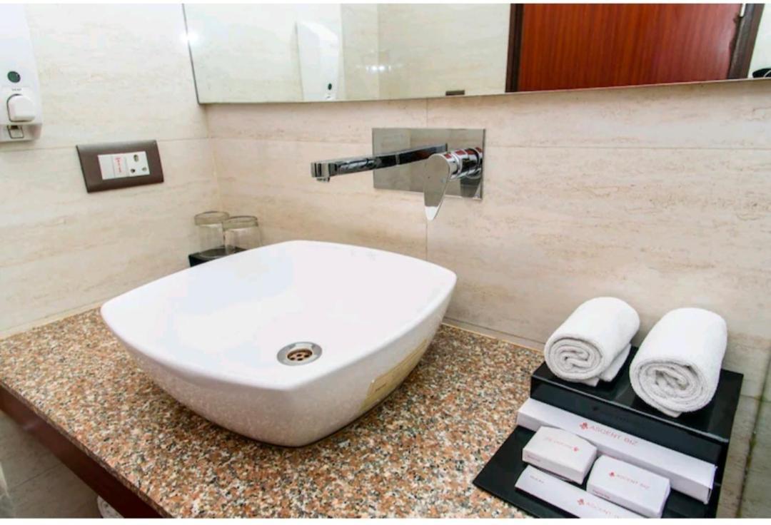 Glace Stay Inn Near Igi Airport Nueva Delhi Exterior foto